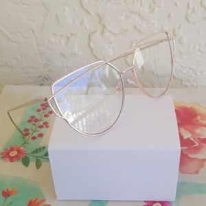 2019  CAT EYE STYLE  CLEAR LENS WOMAN SUNGLASSES